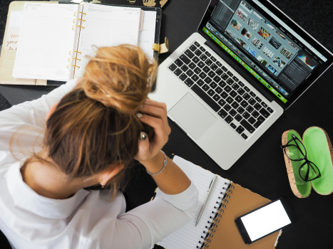 femme enceinte travail bureau